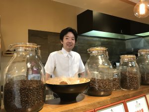 パーソナリティ藤井千代美がお送りするFMラジオでご紹介したカフェ所沢のキエイドー店主寺内さん