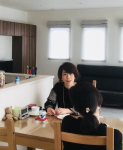 話し方教室、コミニケーション講座、コーチング、子供への声掛けセミナー、ボイストレーニング、子育てイベント、子育てハグフェス主催のyuiが開催したコーチングセッションの様子