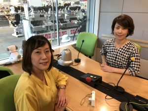 フリーアナウンサーyuiの藤井千代美と奈央美が放送するFMラジオ番組のゲストとのお写真。話し方、コミニュケーション講座、コーチングセッションも受付中です