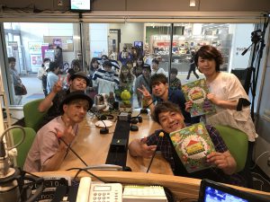 FMラジオパーソナリティーのお仕事。ゲストにJAY'S GARDENを迎えて。フリーアナウンサー藤井千代美がお相手です