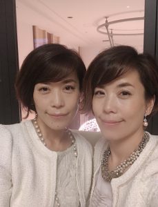 双子のフリーアナウンサー、スピーチトレーナー、コミニュケーションコーチ藤井千代美・藤井奈央美 浦和ロイヤルパインズホテルにて青島健太さんの決起大会司会のお仕事でした。